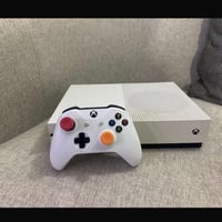 اكس بوكس وان اس مكفول كامل ملحقات سعر150 قفلل للتواصل 07773078329 عنوا...