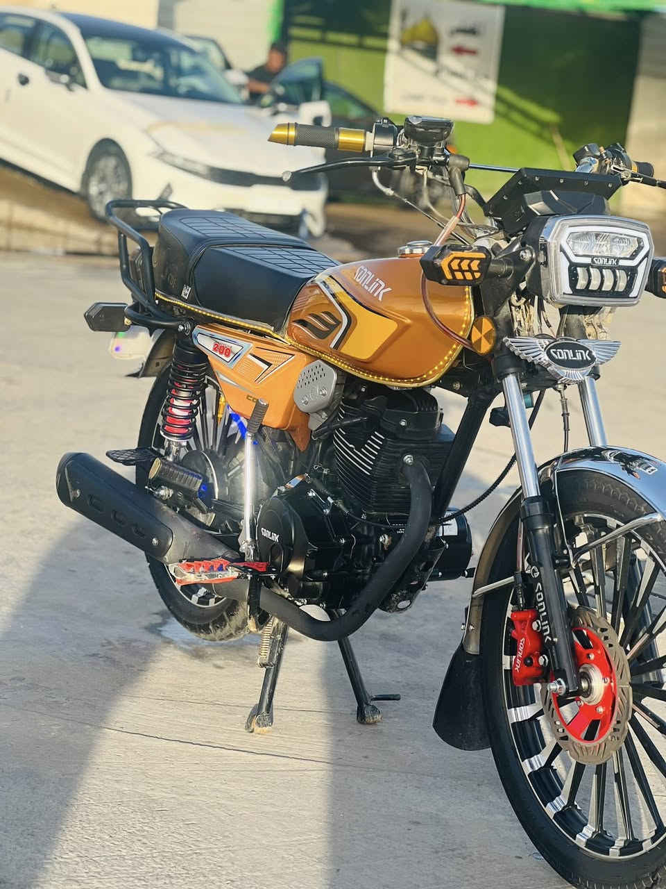 السلام عليكم

للبيع أيراني سونك موديل 2025 محرك 200  ممفتوح دراجه بلاديه كهربائياته كلها شغاله تايرات جدد بعدهن السعر 925وبي مجال بسيط مكاني رمادي شارع 40 

للستفسار ***********
