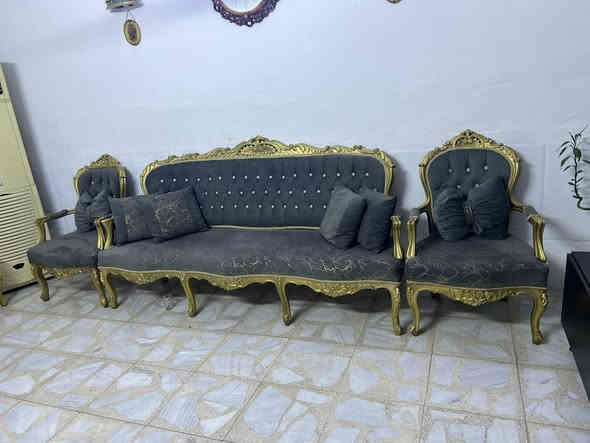 تخم 10 مقاعد للبيع العنوان بغداد البلديات ***********
