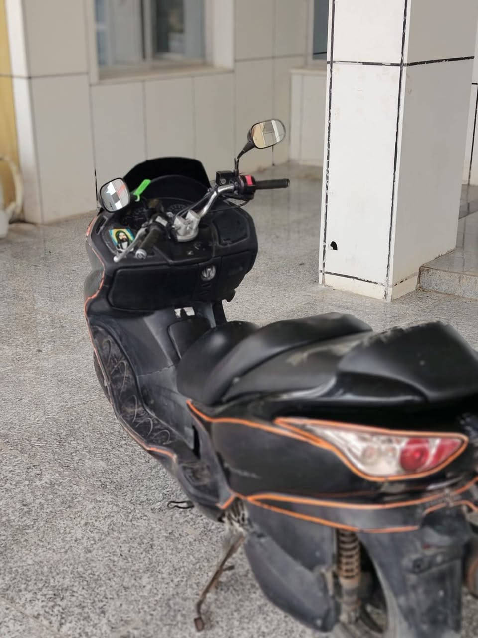 سلام عليكم ورحمة الله ♥
مره خصت مدير الكروب 
دراجه فورزه عميه بلاد ٠٨
اسود طافي اوراق 
دراجه كامله مكينه مكفوله 
شريط فسفوري 
كهربايات كلهة شغاله 
سماعات بس بدون مسجل
تايرات جدد 
باتري جديد 
بصمه 
اشاير شغاله دبل اشار
مرايات بلاد
كلوب جنطه 
وبعد بيهة هواي موصفات 
صالنصه كاتم سايد بريك شغال 
دراجه وصخة لان ماغاسلهة مطر وطين مدكرها موجود
دراجه كلشي مامبدل بيها 
هاذ رقمي وتدلل ***********
دراجه جاهزه مستعجل عل بيهة 
سعر بدون زحمه قفل
800
