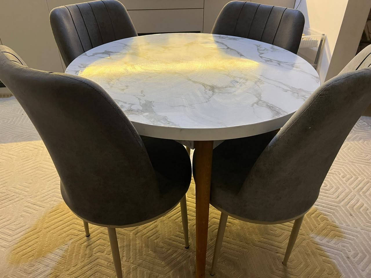 اخوان ميز مع الكراسي عدد 4 للبيع 
مستعمل شي قليل نضيف بمعنى الكلمة 
السعر 95 الف وبي مجال 
مكاني كركوك (ازادي)


**إذا كنت صاحب هذا الإعلان وتريد حذفه لأي سبب، رجاءا أرسل رسالة إلى الدعم الفني**