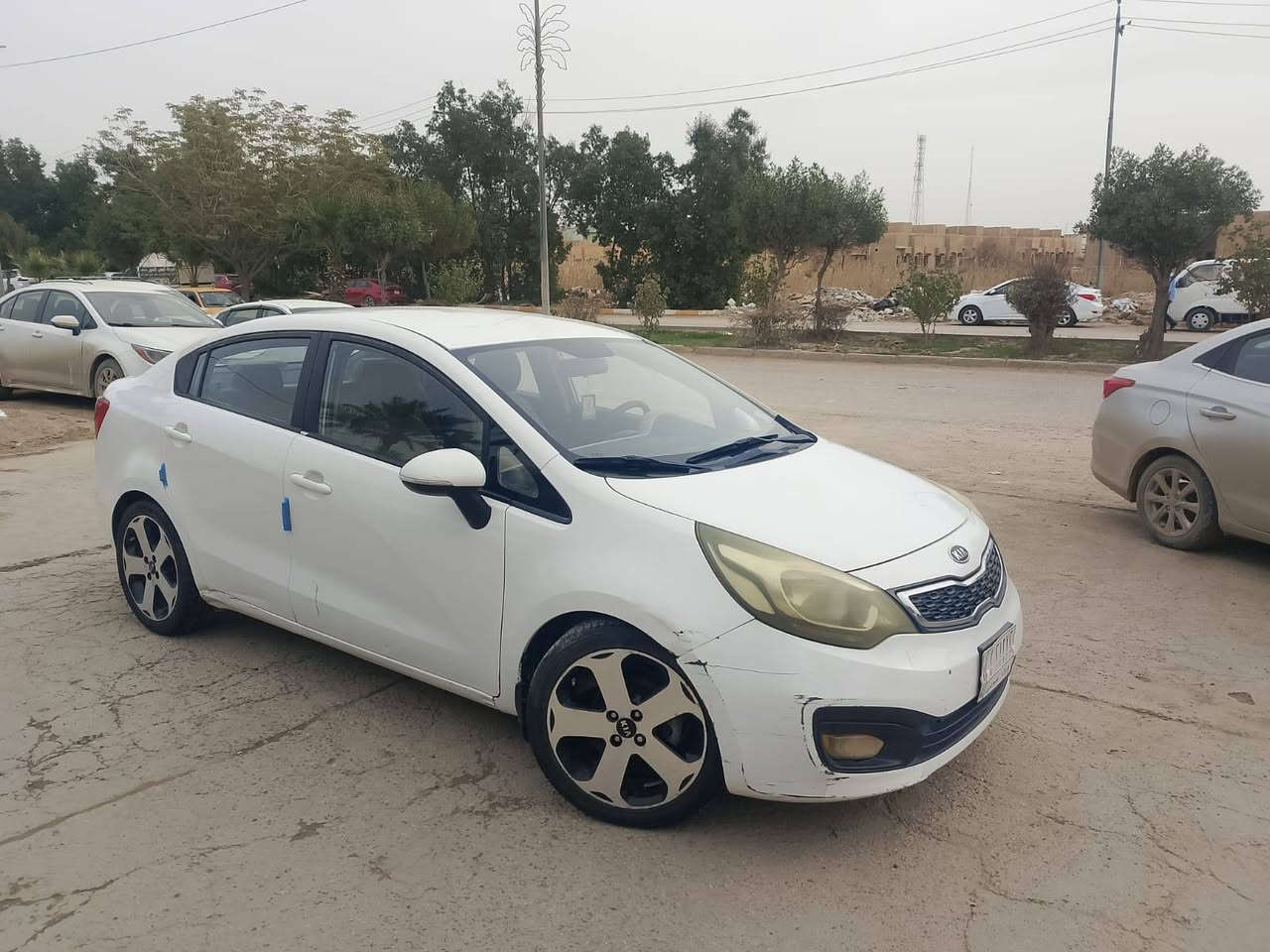 سلام عليكم  كيا ريو مو ديل 2012 بأسمي رقم كربلاء  بيه ملاحظات مبينه بالصور اضافه الى بعض الشخوط كير محرك بحالة ممتازة ماشية 170 الف كيلو متر 
حدادية نص عمر تبريد عاطل 
السعر 80 

مكان السيارة حلة / شارع 60
 
‏‪‏‪ 0781 202 4395‬‏‬
