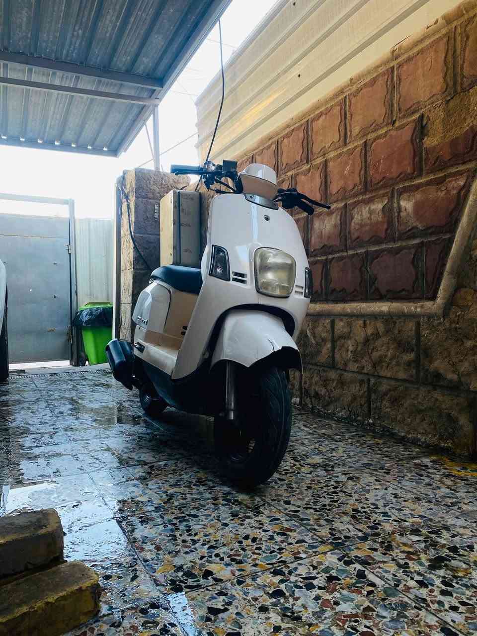 دراجة ماكي بوليس
دراجة جديدة ونضيفة كهرباءيات ومحرك 
نكرة سلف كلجات رياضي وسلف رياضي 
كابريتر بلدي 
السعر ٦٠٠وبيها مجال 
التواصل علا رقم ***********
