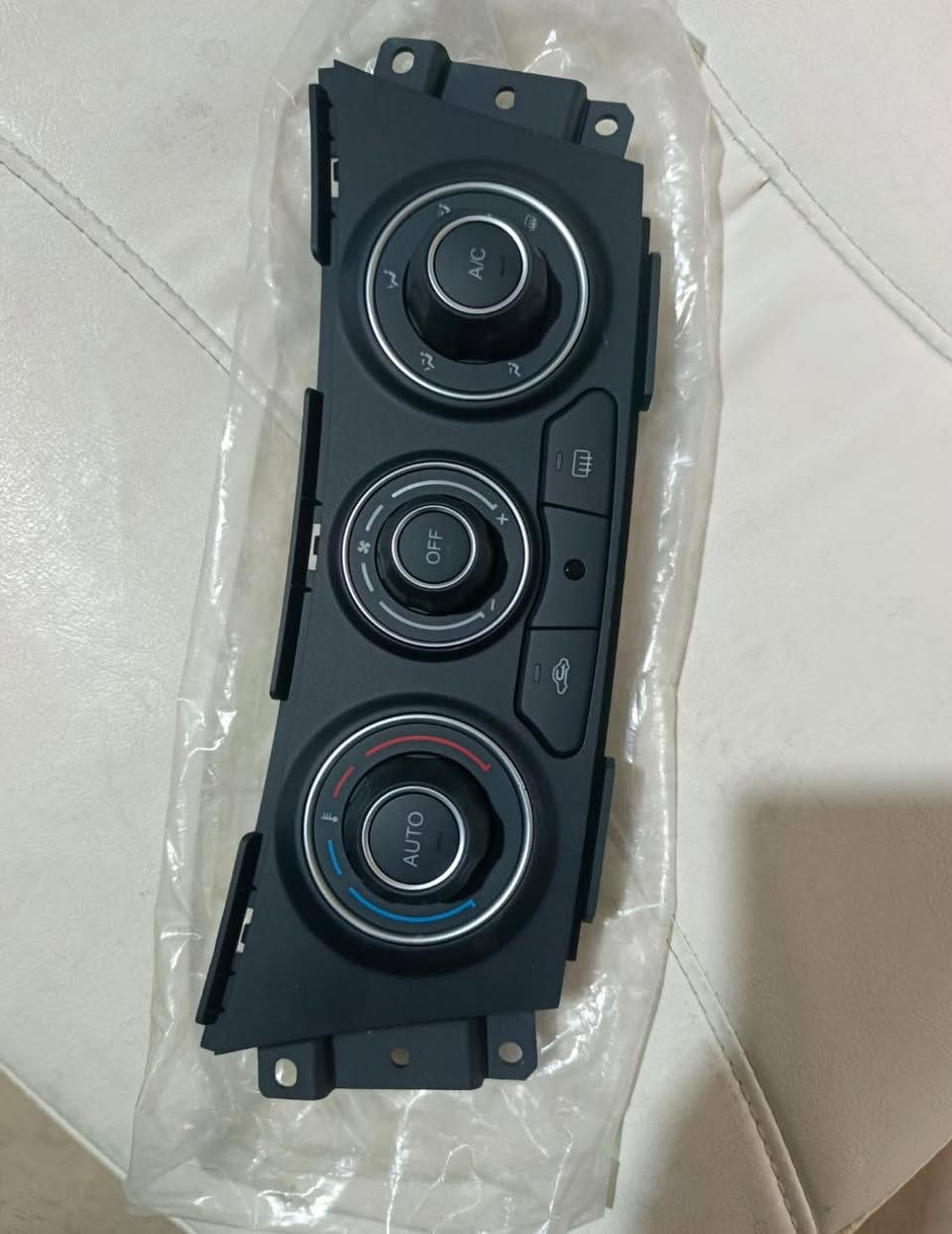 ‏سلام عليكم كونترول تبريد للبيع مال بيكم كريت ول 2022 جديد غير مستخدم اللي يحب يتصل على الرقم *********** مكاني كربلاء ￼
