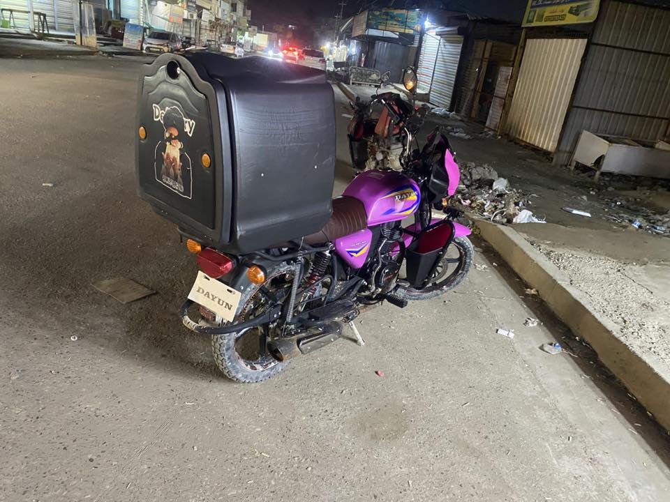 دايوان موديل 24 ماشيه17 دراجه مشتغله دلفري شي قليل مكفوله كفاله عامه من المحرك كهربأيات كلهة شغاله ويها درع وواقيه مال إيد وزنون ماعدا الصندوق السعر  مليون و375 لاستفسار *********** وبيهة مجال قليل
