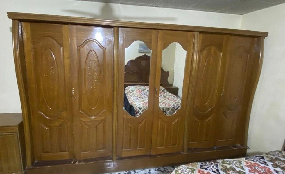 غرفه نوم للبيع كنتور 6 أبواب مع زاويه وميزتواليت
والجربايه السعر ب500وبيها مجال👍

***********
***********

