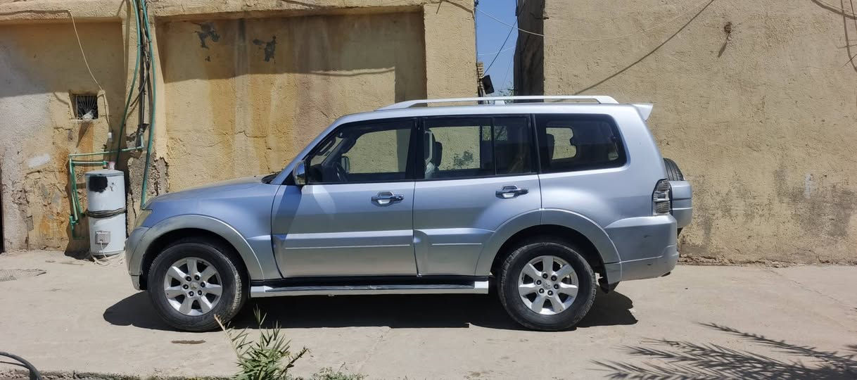 باجيرو للبيع موديل 2010كفاله السعر 140وبيه مجال ***********
