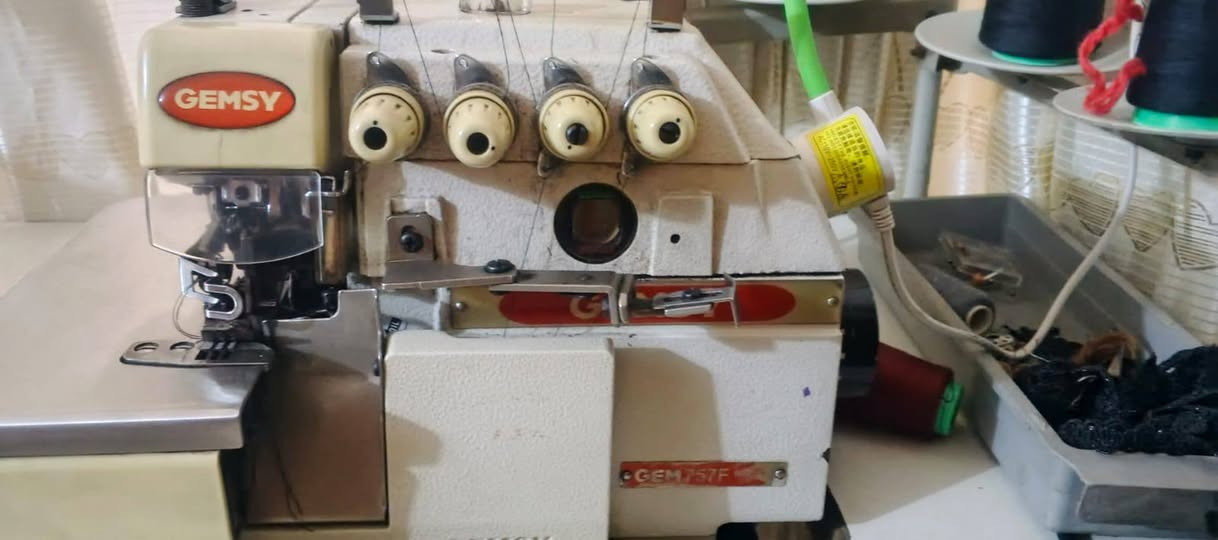 سلام عليكم عندي مكينة اوفر جمسي باب أول نضيفة أي عطل مابيهة المكان بغداد البلديات السعر 350 وبيهة مجال بسيط التواصل على هاذا الرقم ***********
