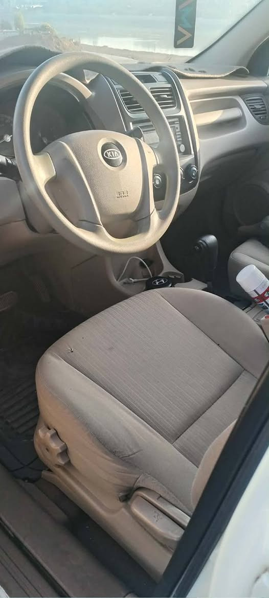 كيه سبورتج ٢٠٠٩ للبيع رقم دهوك رقم جديد مصطره بسم ابويه شرط التحويل بدون ضرر بس بيها حالوب بل سقف السياره كدام العين نضيف سعرها ١١٥ تواصل عل رقم *********** واتساب فقط
