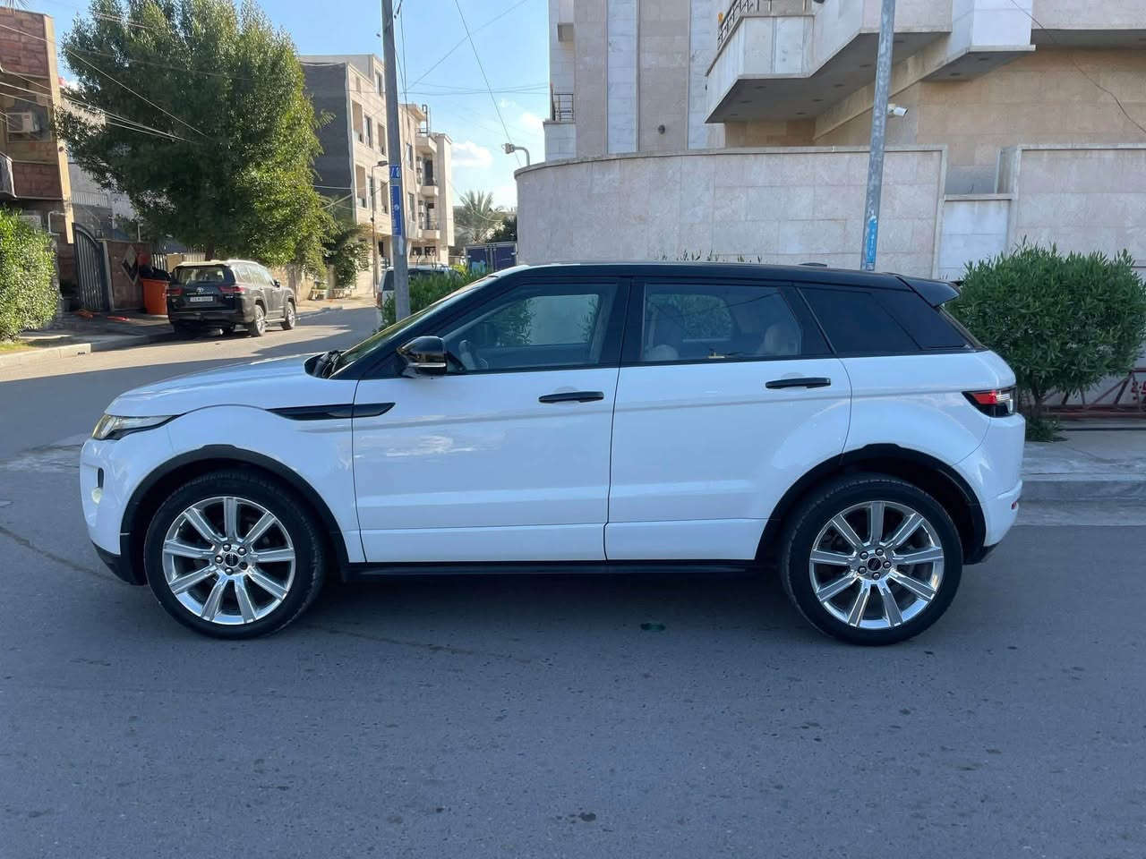 سلام عليكم
رانج ايفوك ٢٠١٢ خليجي
رقم بغداد باسمي 
قطعتين رش دون فتح بسبب عمل خبيث حشاكم 
موجود تقرير  وفحص كامل للسيارة 
السعر ١٢٠ 
الاستفسار ***********
