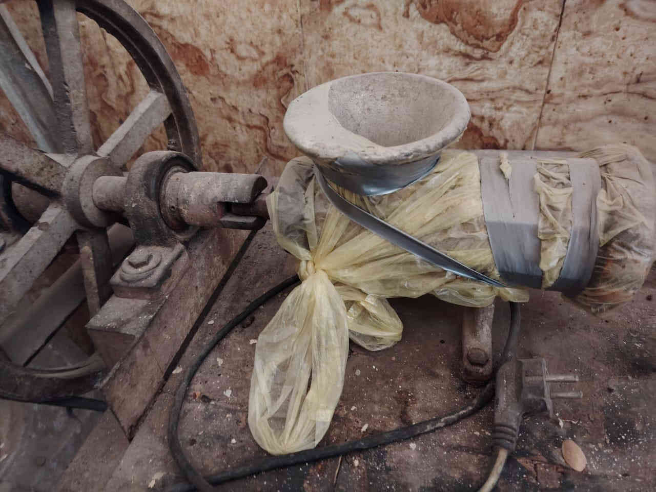 مكاينفلافل حجم ٢٢شغلات للبيع ***********وعندي شواية دجاج وفرن لحم عجين للبيع
