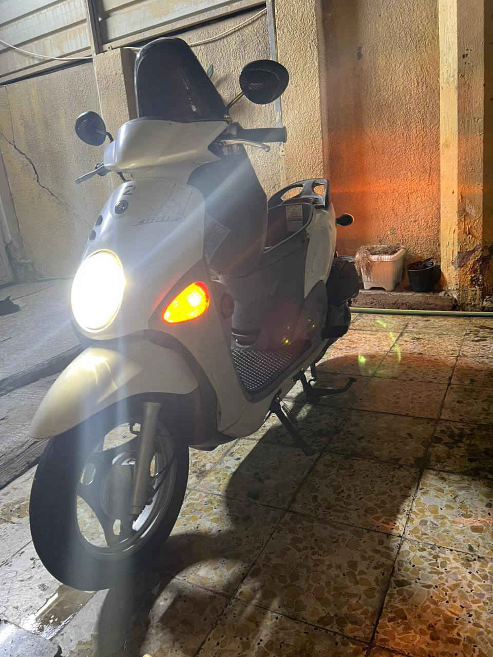 سلام عليكم فله للبيع صاله أربع اشهر نازله من الرمبه حديث چكمچه بانزين كله محسن دهن  امزويل ختم واحد ويه المكينه دراجه مابيه نقص برغي مذب عليه ولا ربع اترايك وين متريد السعر 1050 اوبيه مجال بسيط مكاني بغداد البياع الشرطة الخامسه ***********
