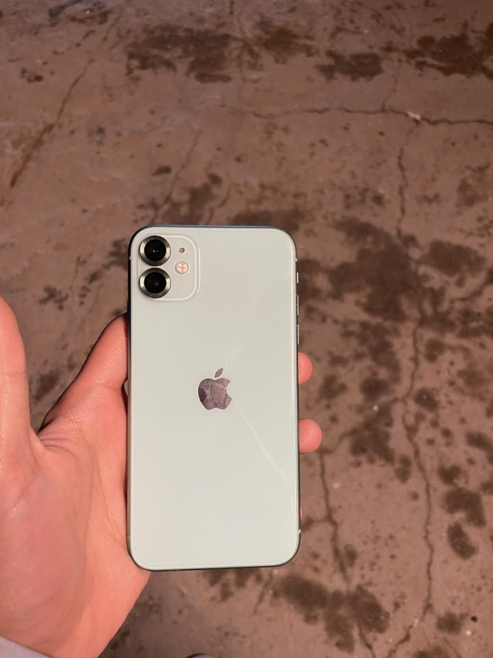 السلام عليكم 
عيدكم مبارك وعساكم من عوادة 
للبيع 11 عادي وتر ممبدل بي كلشي الجهاز نضيف ذاكره 128 
بطاريه 72
مكاني فلوجه 
سعر 280 وبي مجال للطيبين (تعال وما أرجعك )
***********
