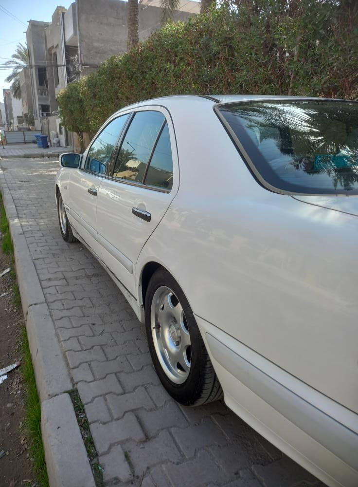 سياره مرسيدس ١٩٩٥ شمالي جاهزه من كل شئ..تدفئه تبريد ستاره خلفيه.مري جانبيه لايوجد اي نقص بها ..واتساب *********** ابو سيف ..مكانها بغداد. بغداد, العراق
