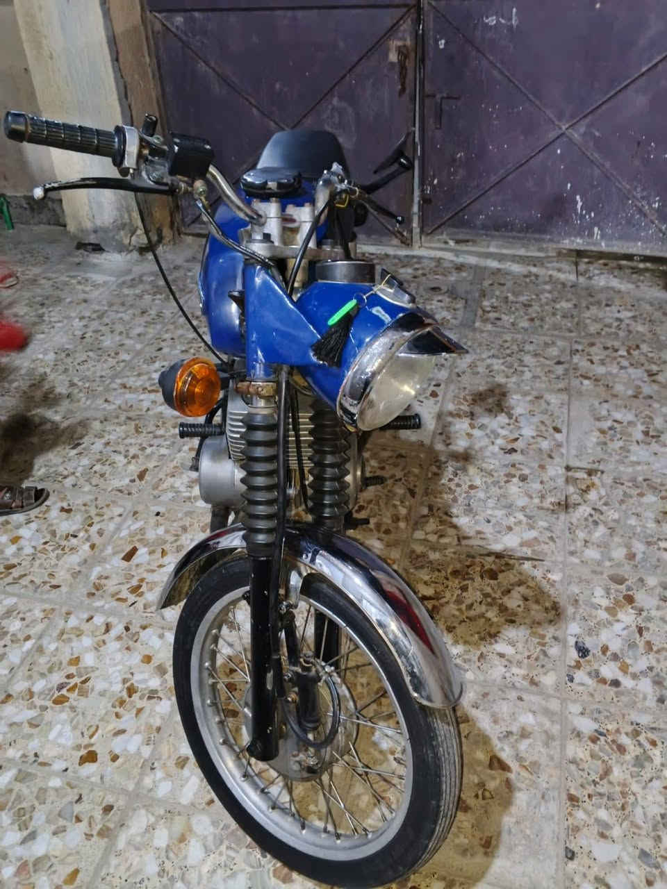 سلام عليكم دراجة MZ موديل 81 مواصفاتهة لحيم بس بل خشم و كصة 3 بدون اوراق سعر 850 الف المكان بغداد الحسينية الراشدية مسقط الشراي يتصل عل رقم ***********
