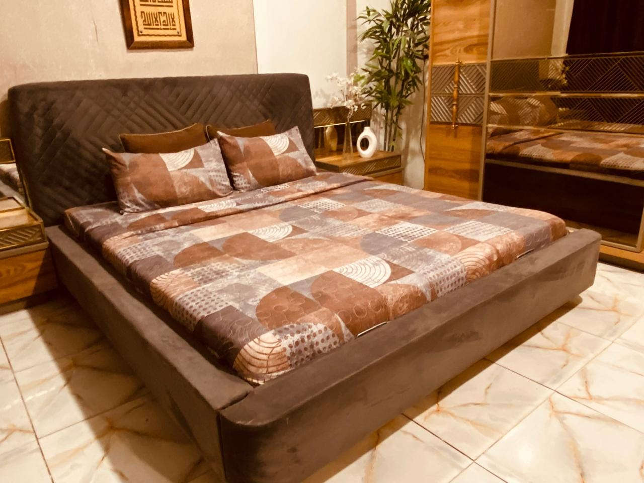 غرفه تركيه 8 قطع نظيفه جدا
اريده ب850 مخزن واناره وقويه تكمه متنشال
***********

