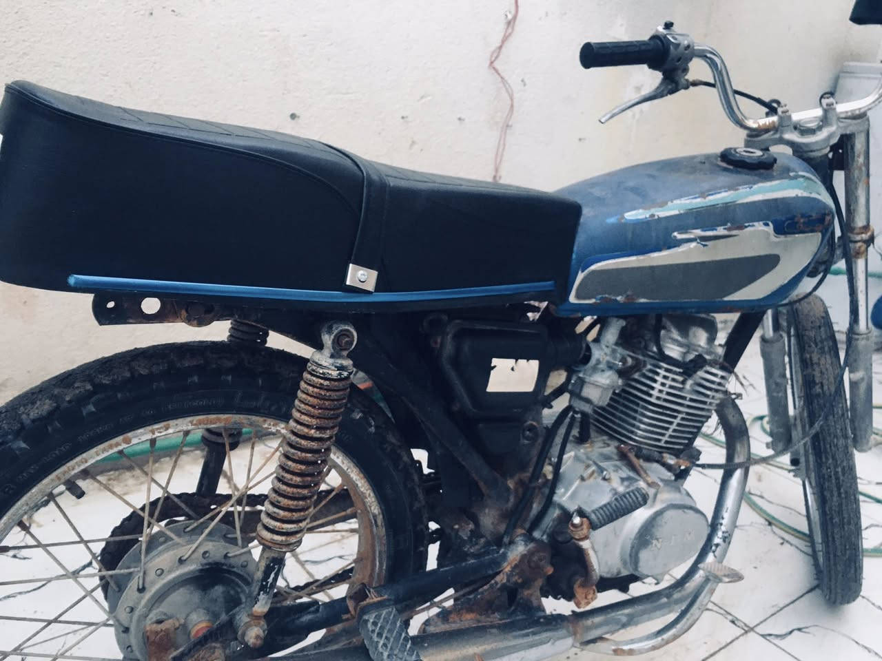 السلام عليكم.
- دراجة ايراني للبيع ادوات ادوات،. الدراجة بيها كم 

- ملاحضة. ( زنجيل راخي - دواسة النمر راخية - برغي من براغي الكابريتة مقطوع ) فقط.  

- الدراجة شغالة وتمشي كلشي ما بيها.

- رايدها ب( 200 ). وبيها مجال قليل للشراي

- مكاني الجزيرة / شط العرب / *********** / للتواصل
