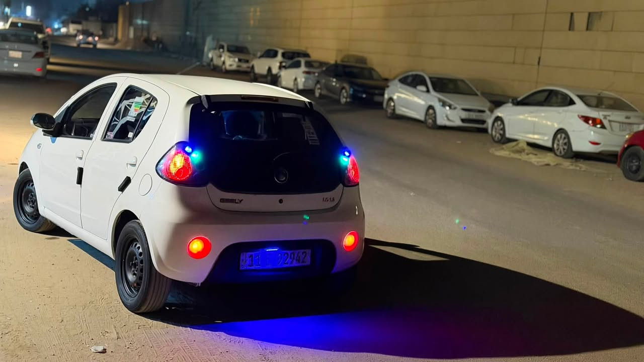 عن بيع جيلي باندا.    الموديل 2013 🚙🚗
مكفوووله عدا شخط بالباب الخلفي  وعالجته وشرط فحص ونار وين مايعجبكم 
شاشه عرض تلفازي 🖥️📽️📟💽🎆
تحكم مري جانبيه ⌨️ جام كهرباء ال 4 ابواب 🎛️
لدات  LED مزوده 💯🔱 بلوجكترات دعاميات صطاب لايت شغال 💡
طفاية حريق 🧯
صدرها كلة جديد و 100/‎%‎💯بشرط الفحص ترايك وين مايعجبك بسمنه سنويه لل2031 وهزه سنه كامله ورقم اوربي

كير 🕹️ومحرك شرط مامفتوحة

 وتبريد ثلج شاهد الله بعز الضهر حماوه ربع وعل فحص خير من الله 
سويجات 2 بيها وماشيه68
 مكان بغداد الاسفسار عل رقم واتس او اتصال 

***********
