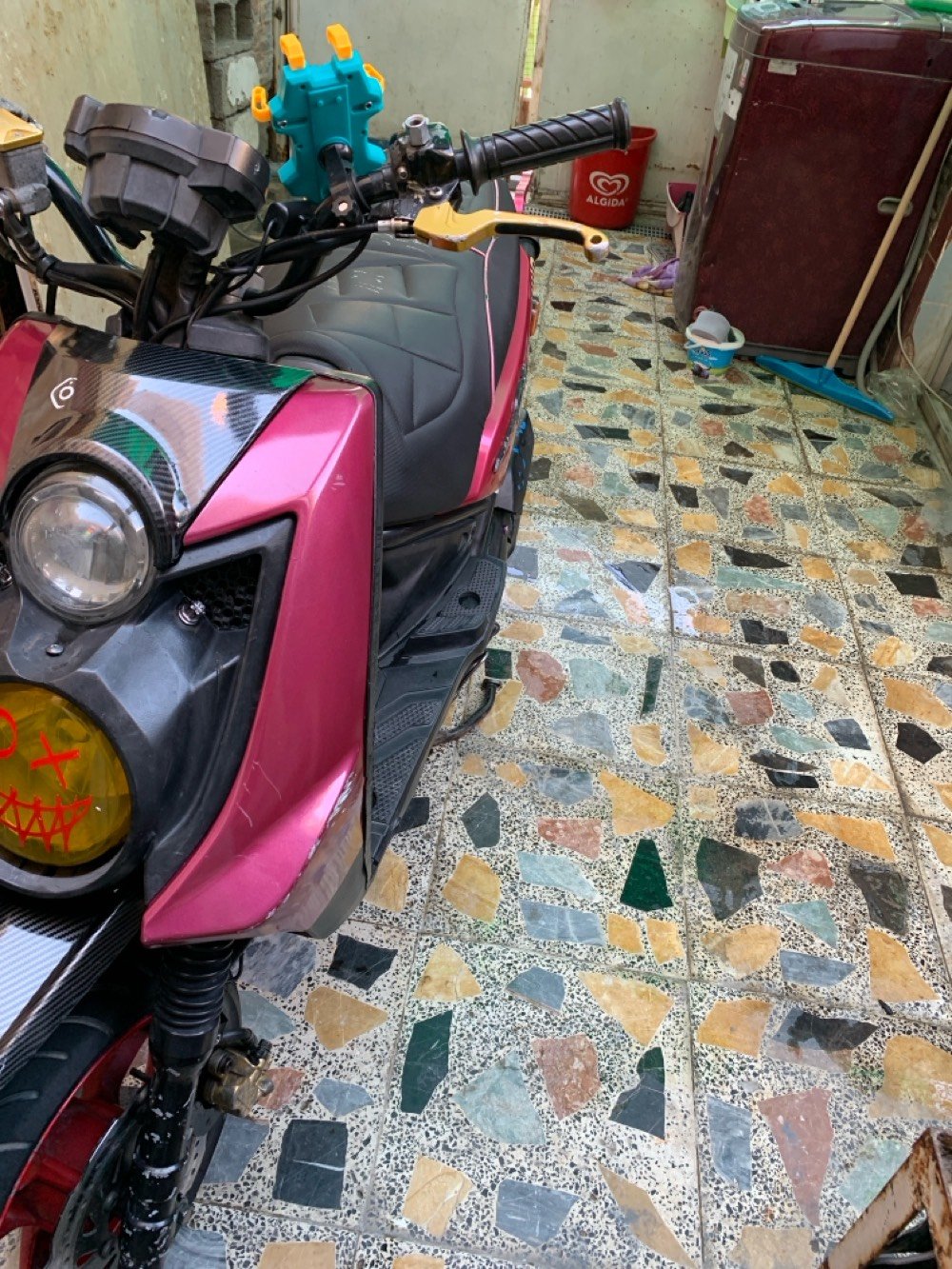 السلام عليكم 
دراجه سكنس جبلي مال رمبه
🏍️ دراجه مكفوله كلشي 
ختم واحد ويا مكينه 🔢
ألون 🍒 كرزي 
صالنصه بوري عدل اصليه
تزويد بلادي يدات بريك NSY لون ذهبيه 🔱
عنبار لون ذهبي NSY
قبق شاصي لون كرزي🍒
فراك بريكNSY الون كرزي 🍒
سبايدر كرزي 🍒 
موديل 2014 
دراجه برغي ممفتوح بيها  ناعمه
السعر1150
رقم هاتم ***********☎️
عنوان بغداد البياع