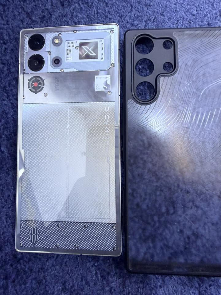 يد ماجك 10 برو ذ 512 نضافه 100/100 
السعر 800 
***********
