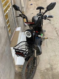 للبيع دراجه شحن سعرها 500الف و بيها مجال لشراي ٠٧٨٠٥٨٢٨٣٠٠ لتواصل الات...