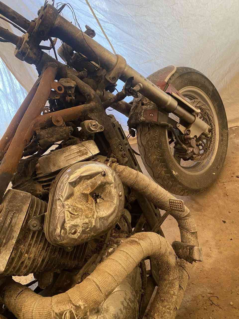 سلام عليكم
دراجة هارلي سازوكي مارودر 400cc موديل 2002 الدراجة محتركة واكو بيها شغلات صاحية مثل التايرات والويالة والمحرك والراديتر والدبلات الخلفية والدبلات الامامية يحتاجلهن تجفيت والمروحة مال راديتر وهواي شغلات ما لايحها ضرر والتفيده يراسلني على الخاص او يتصل على الارقام (***********) او (***********) 

مكاني صلاح الدين تكريت 

السعر (500) وبيها مجال بسيط
