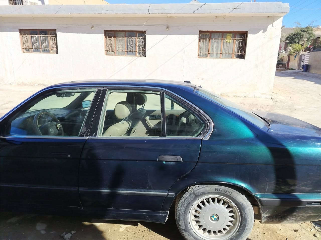 موديل 92 وكاله بسمي سياره جاهزه حداديه مكينه كير تبريد كشنات كهربائيه غرفتها حلوه***********
