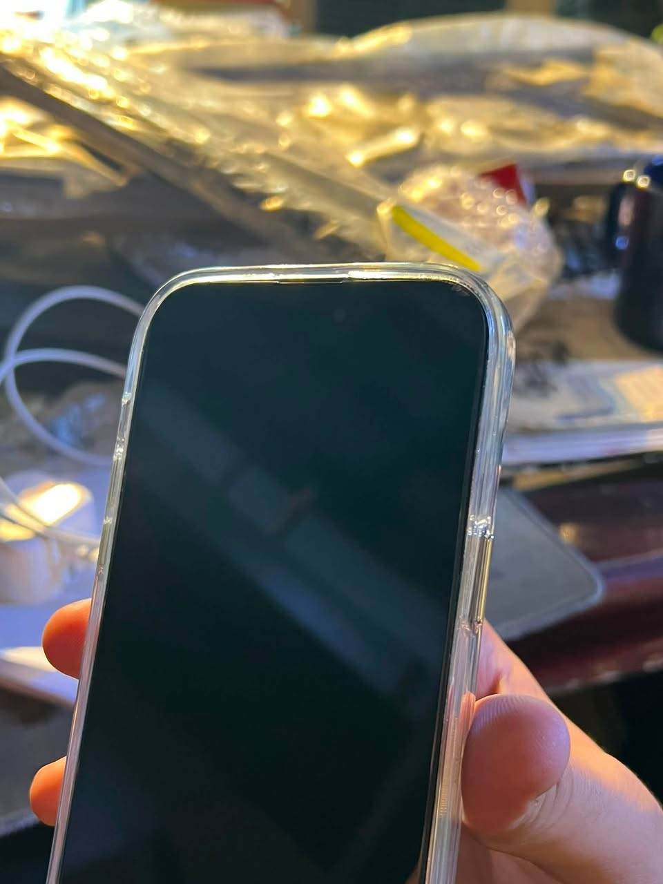 ايفون 14 برو ماكس 
جهاز شرق اوسط مستبدل شاشه وبطاريه اصليه وشاشه بيها نكره خفيفه فيس إيدي شغال  مصورها جهاز نطيحه بس شغال الجهاز بدون اي خلل وجهاز قافل ايكلود تكدر تفتحه ب 50 الف قفل لان ضاع الايكلود فيس تجي وتفحصه 
سعر 275 
مكاني بغداد 
***********
