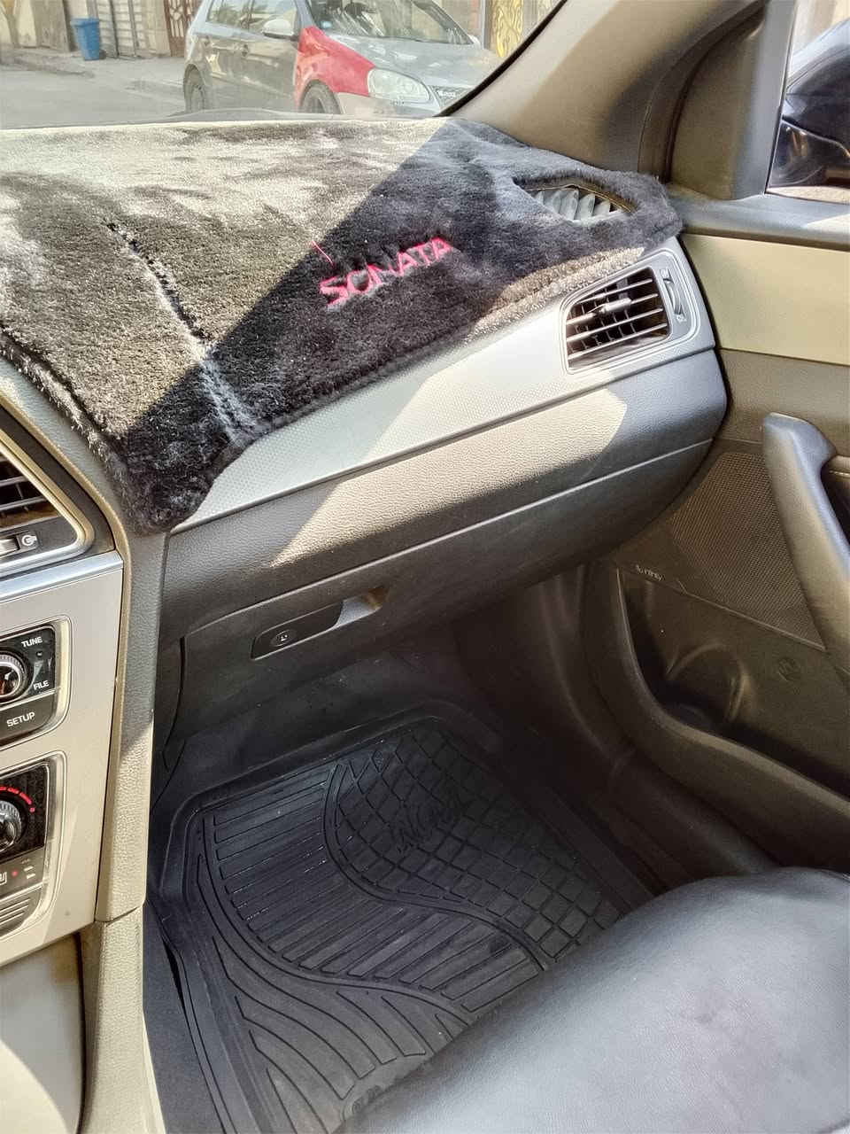 السلام عليكم سوناته موديل 2015 كامله مكمله سياره رزنه وارد امريكي سياره مكفوله عطلاات ما بيها سياره نضيفه 
تبريد تدفئه شغلات اي عطل ما بيها 
هاذا رقمي بي واتساب ***********
