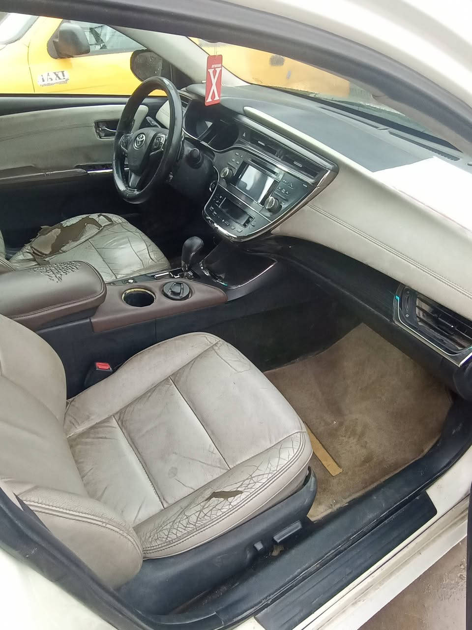 افلون 2015 بيها ضريه اماميه بنيد وجاملغ و بالعراق ضربة بالجنطة  بيها صبغ صفحة يمنى 
مكان بغداد سعر 125 ورقة تاخذ وياها شباك جديد امامي 
هاتف ***********
