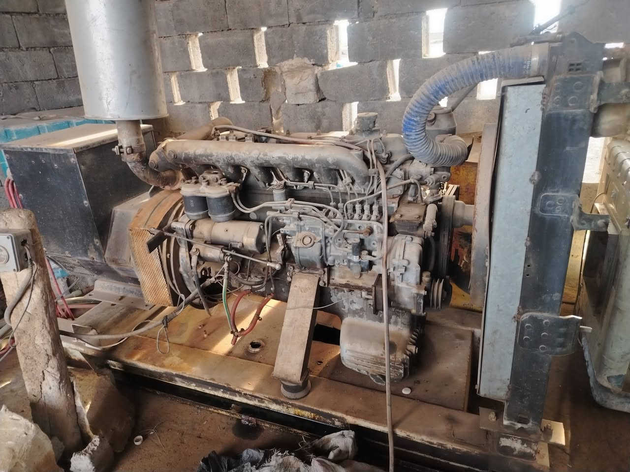 مولد للبيع طلع  صوت وطفيتة  ابيعة هوة مولدتة ابيعة كوم تراب  سعر 18 وبي مجال وهاذة رقمي ***********
