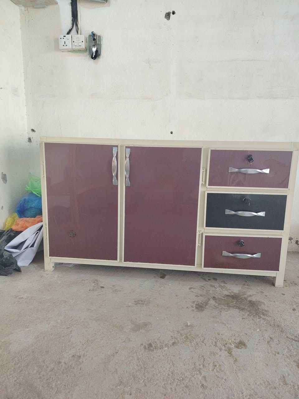 للبيع ارتفاع 75 الطول متر و30 السعر50
***********
