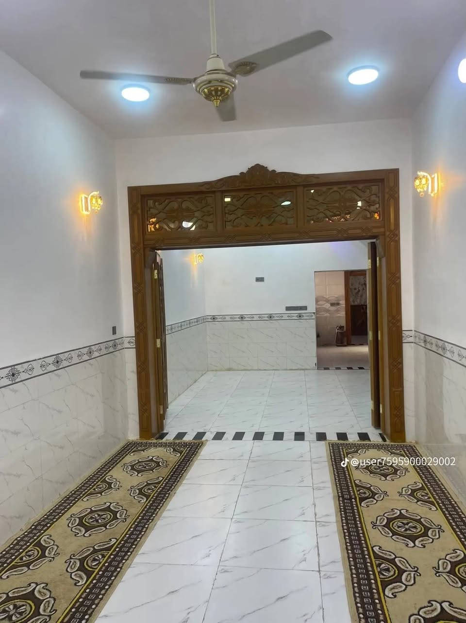 للبيع بيت مساحه 100 م
 طابق ونص بحي النداء شارع المجمعات منطقه ال 52

 غرفتين وصالتين وأستقبال ومطبخ وتخاريج ومنور شارع 15 سعر 95 مليون وبي مجال للشراي
الاستفسار واتساب ***********
***********

