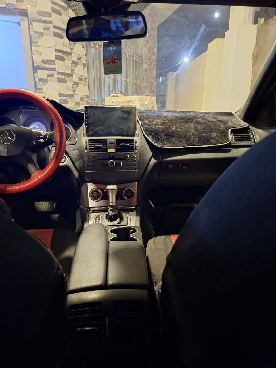 مارسيدس c300 شكل الرياضي
موديل٢٠١٠ وارد أمريكي محرك 6سلندر سبورت 
بيه ضربه بالجاملغ والبنيد مصبوغ ابيع حزام 
محركه بي خربطه تعتعت السياره مااعرف شبيه 
سعر 85 
العنوان الفلوجة 
*********** وتساب
