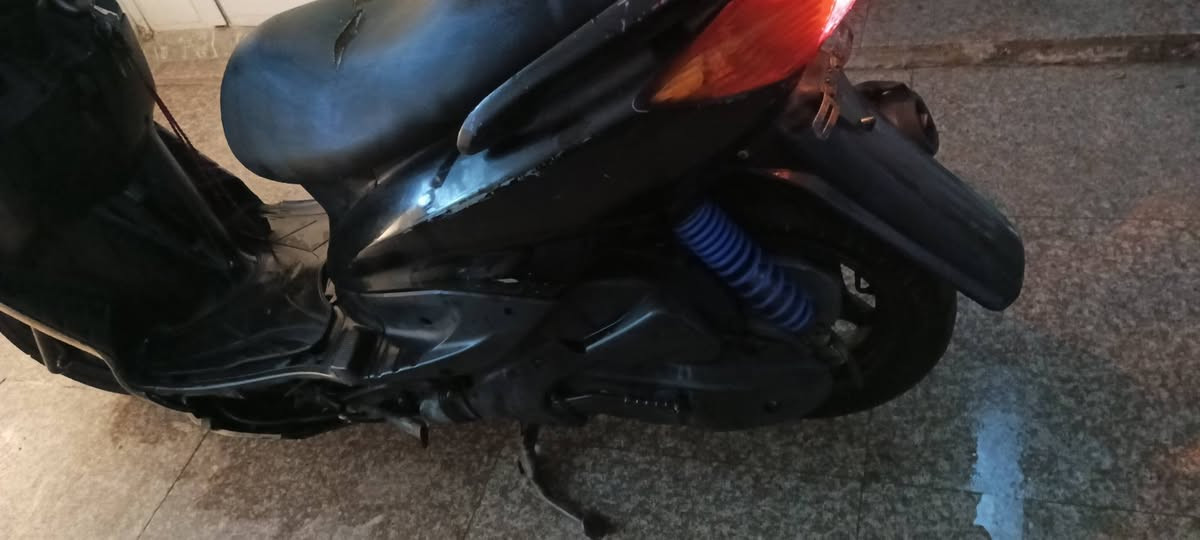 سلام  عليكم سكنس نثيه ١٤٠ سلف وهندر شلعه معدل كهربائيات كلها شغاله مكينه بلاديه ناعمه لا نضوح ولا تبخير ولا تنقيص ادامه كلجات جدد دراجه مال رمبه بس الدبل الامامي تعبان ابريك امامي خلفي استان تعليك وصفح ما ناقصهة اي شيء (بيع او مراوس) مكاني غزاليه سعر ٤٠٠ وبيهة مجال ***********
