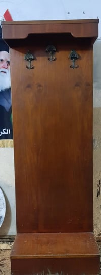 زاويه خشب مال ملابس 40وبيها مجال كلش نضيفه 07756584049