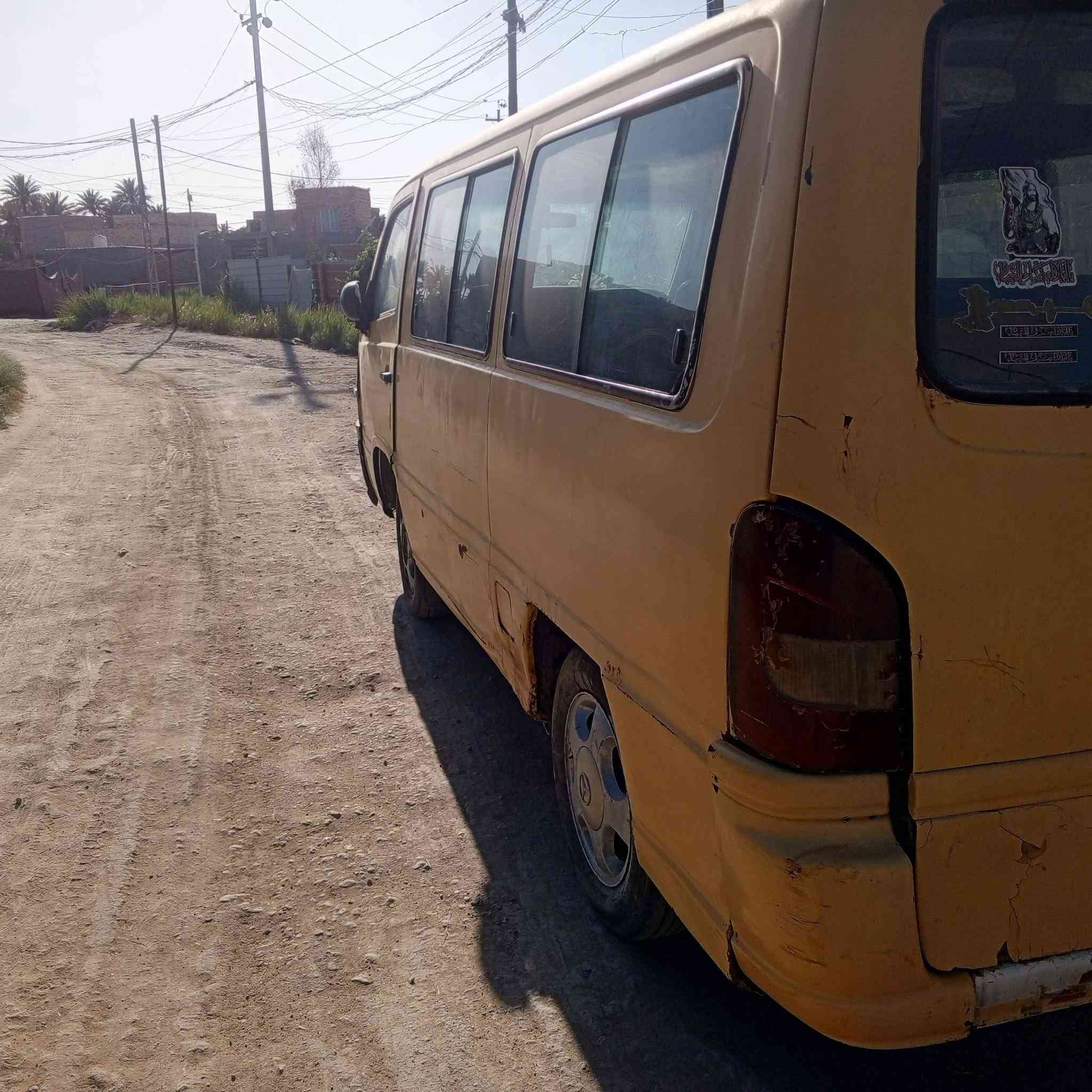 سياره للبيع موديل 96
عليها غرامات مليون 
سعرها  18ورقه 
***********
