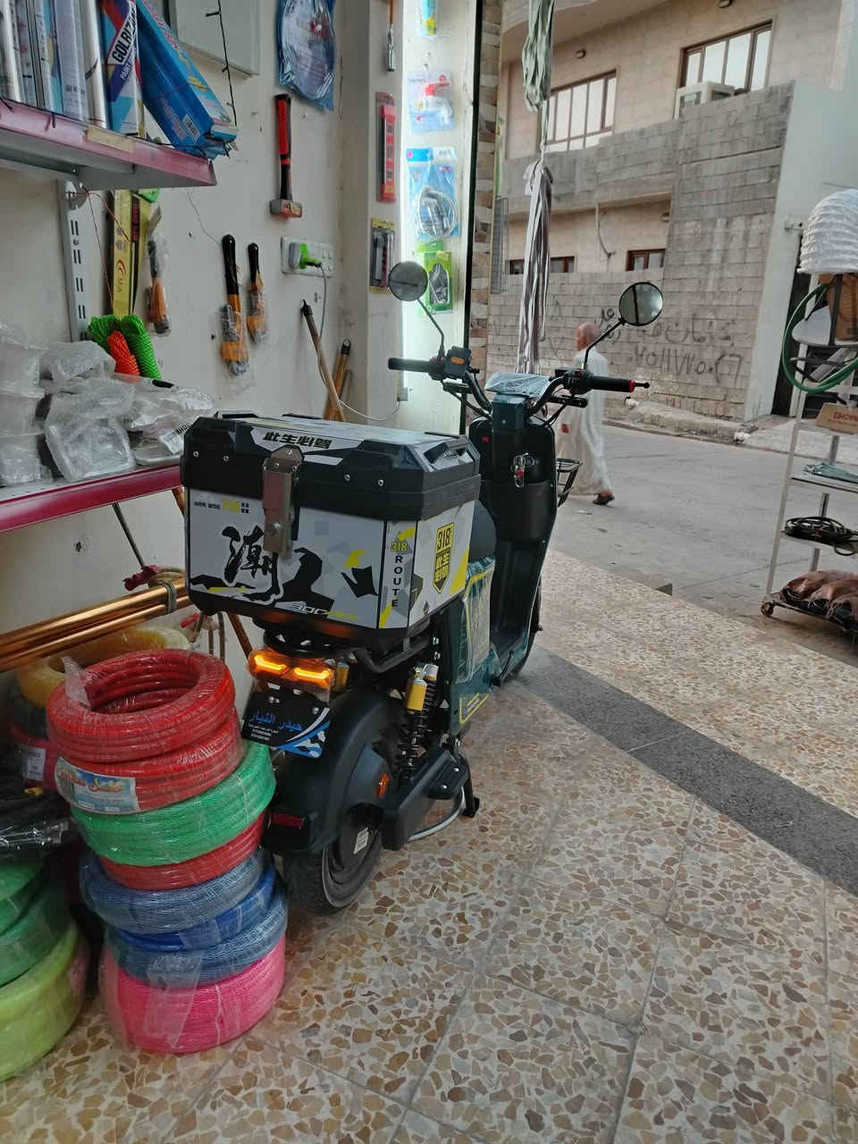 السلام عليكم #ماطور شحن R8 #للبيع 525الف وبي مجال الجيل الاول موصفات عليه بطريات 5دبل كلو شغل بس الشاشه بيه خلل بصيط ابيعك فحم المطور نضيف مابي اي نقص شرط الفحص العنوان موصل حي سومر توصال علا الرقم ***********
