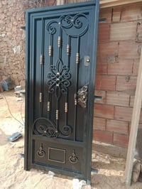 صبغ جدران بيبان شبابيك باسعار مناسبه الاستفسار 07779861664 07822264389