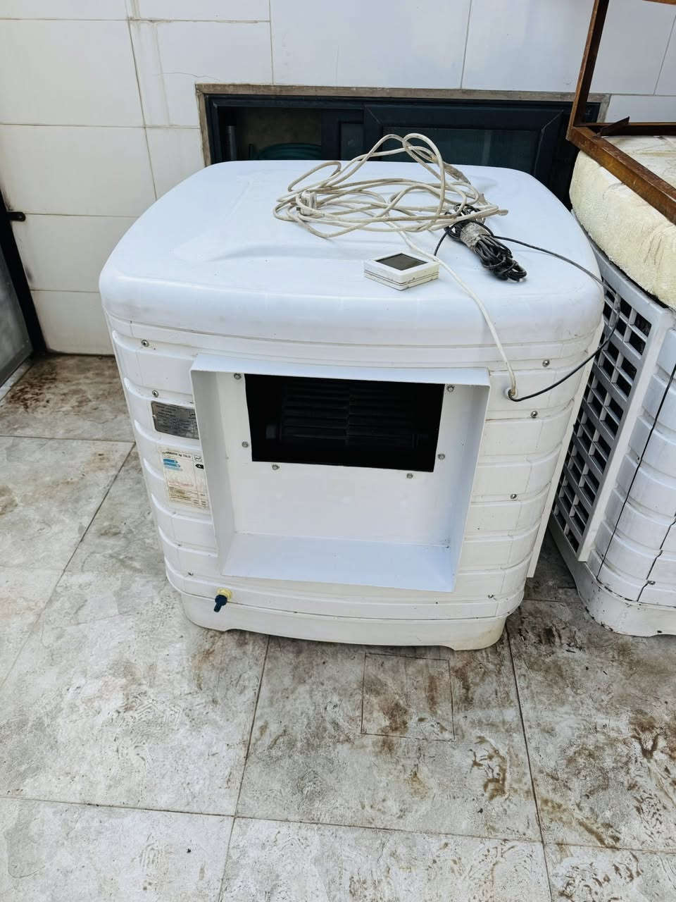 مبردات حجم 3/5 عدد 2 شغالات شرط الفحص شاشه وريمونت مكان اربيل متواجد واتس اب ***********
