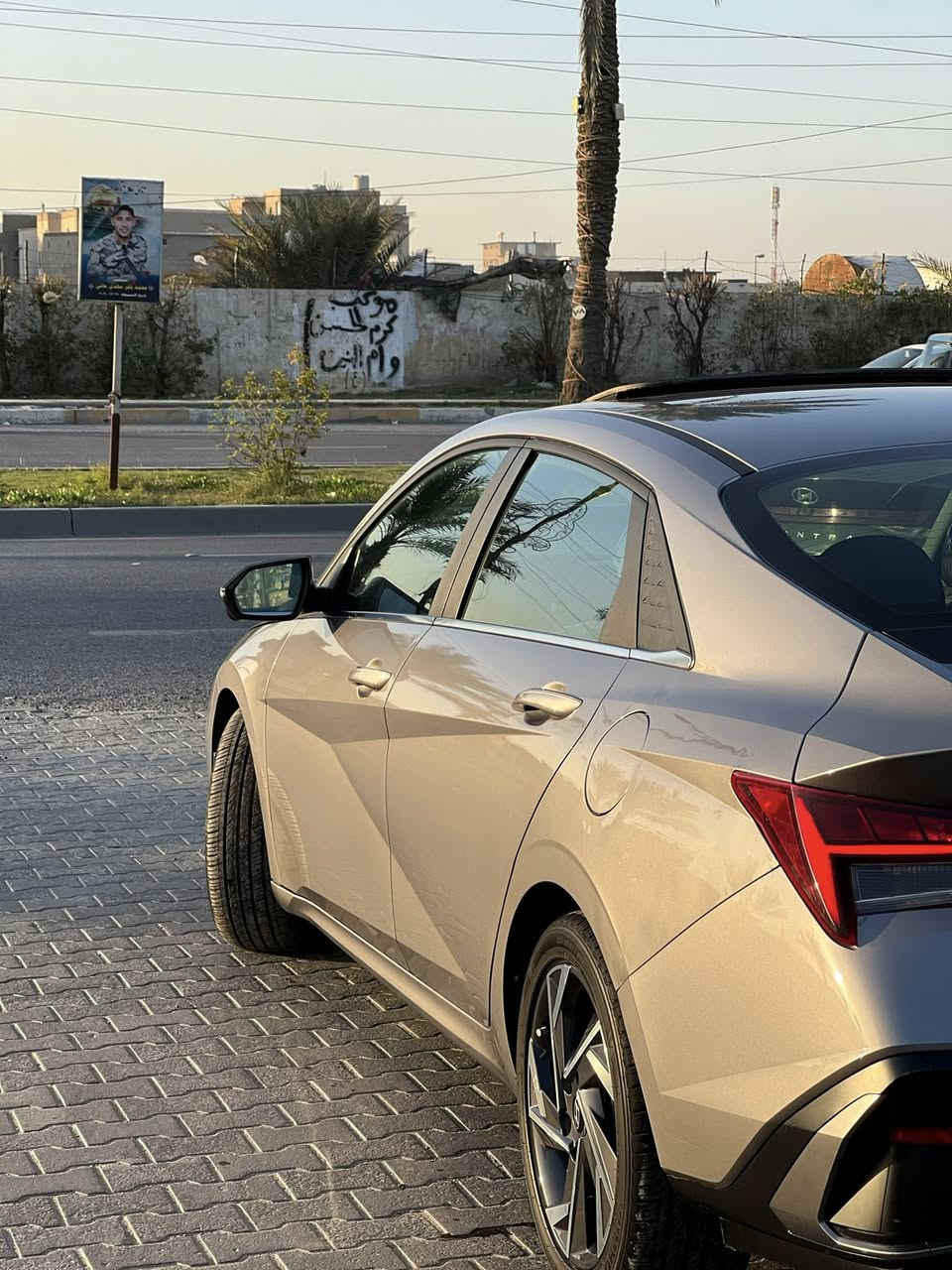 ألنترا موديل 2024 limited فول مواصفات للأخير 1/1 دخول جديد (حادثه بسيط صور الحادث مرفقه )

المواصفات.......

فتحه سقف اسلايت 

بصمه تشغيل 

بصمه ابواب 

تشغيل عن بعد 

رادار أمامي 

لد داخلي  على طول الدشبول متعدت الالوان 

كشن جلد 

كشن تدفئه

كشن كهرباء

تبريد منفصل 

شحن لاسلكي

تدفئه ستيرن

سيتم سماعات BOSE

رادار خلفي 

رادار جانبي 

رادار امامي 

ويل كب كروم بلادي

للبنات زنون عدسه عدد2 وليس لد عدسه 

تحديد مسار 

مثبت سرعه 

وقوف ذاتي 

مانع اصتدام

شاشه ثلاث انظمه (سمارت - نورمال - سبورت )

شاشه دجتال  متصله 

كامرا امامي وخلفي

محرك 2000دوش

السياره نضيفه بشكل

أربع كاميرات محيطية

كشنات كهرباء

حساسات امامي

حساسات خلفي

ألون رصاصي  شذري  

رقم بغداد 

تحويل مباشر 

الاتصال***********
