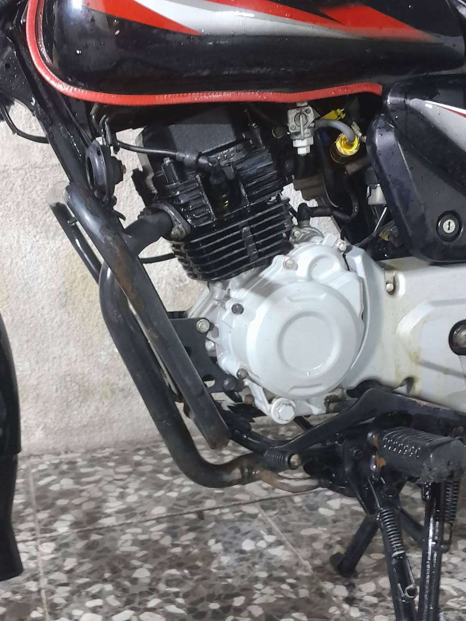 🏍️ للبيع: دراجة "واحد على واحد" - نظافة 100%
المواصفات:
الحالة: نظافة فول، دراجة تخبل وما بيها أي نقص.
المحرك: مجفتة "تجفيت شركة" (شغل درجة أولى).
الإضافات: دراجة "فول على حسب الأصول"، جاهزة من كلشي (شغل واطلع).
السعر: 1,900,000 دينار (مليون وتسعمائة ألف).
📍 المكان: بغداد - البلديات - تقاطع الكهرباء (الاستكشافات).
📞 للتواصل والاستفسار (واتساب): ***********
