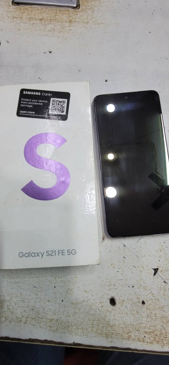 السلام عليكم
للبيع او مراوس حسب القناعة
سامسونك s21 fe جهاز نضيف جدا وقبل ٥ ايام وكع مني وانكسرت الشاشة وبدلتهة جهاز شرق اوسط كامل ملحقاتة 
متواجد ماسنجر او الاتصال
***********
