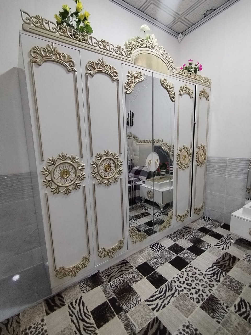 للبيع غرفه نوم تركي نظافه فول شخط مابيها اخو الجديد بسعر 700 بيها مجال ***********
