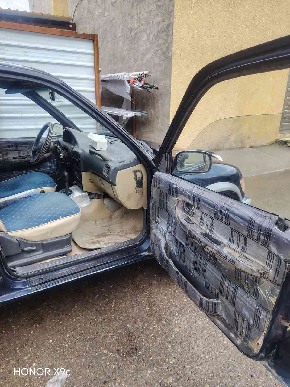 السلام عليكم كيا سبورتج 1995 محرك بلادي كير اوتوماتيك رقم الماني السيارة بأسمي تحويل ثاني يوم مصبوغة عام للجمالية بدون ضربة او خياس السيارة جاهزة من كلشي سعرها 37 وبي مجال غير متواجد على الفيس فقط اتصال على هذا الرقم *********** مكاني الانبار فلوجة
