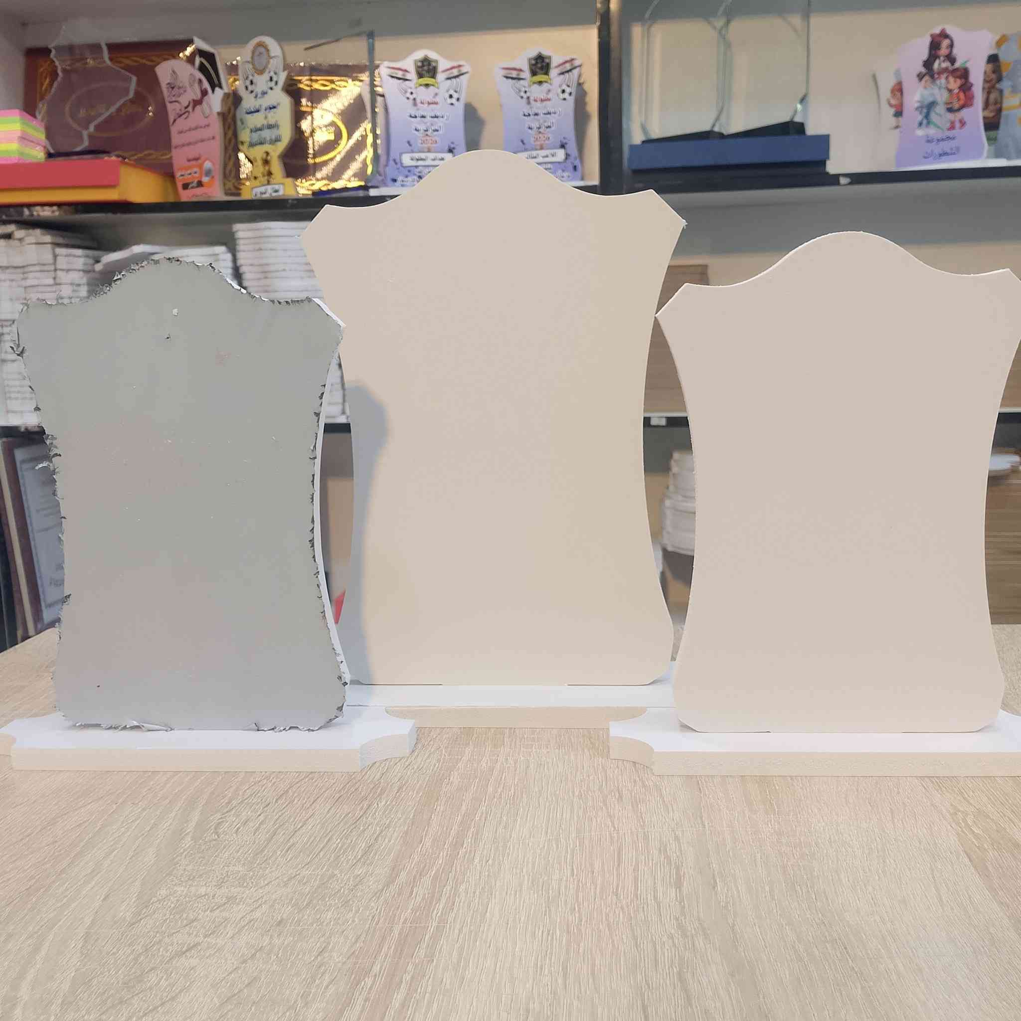 دروع فوم خام جملة 
قياسات متعددة
أسعار مناسبة جدا جدا 
اقل كمية للطلب 50 
كل قياس واله سعره 
20 سانتم. 25 سانتم 
قطع حسب الطلب 

***********
