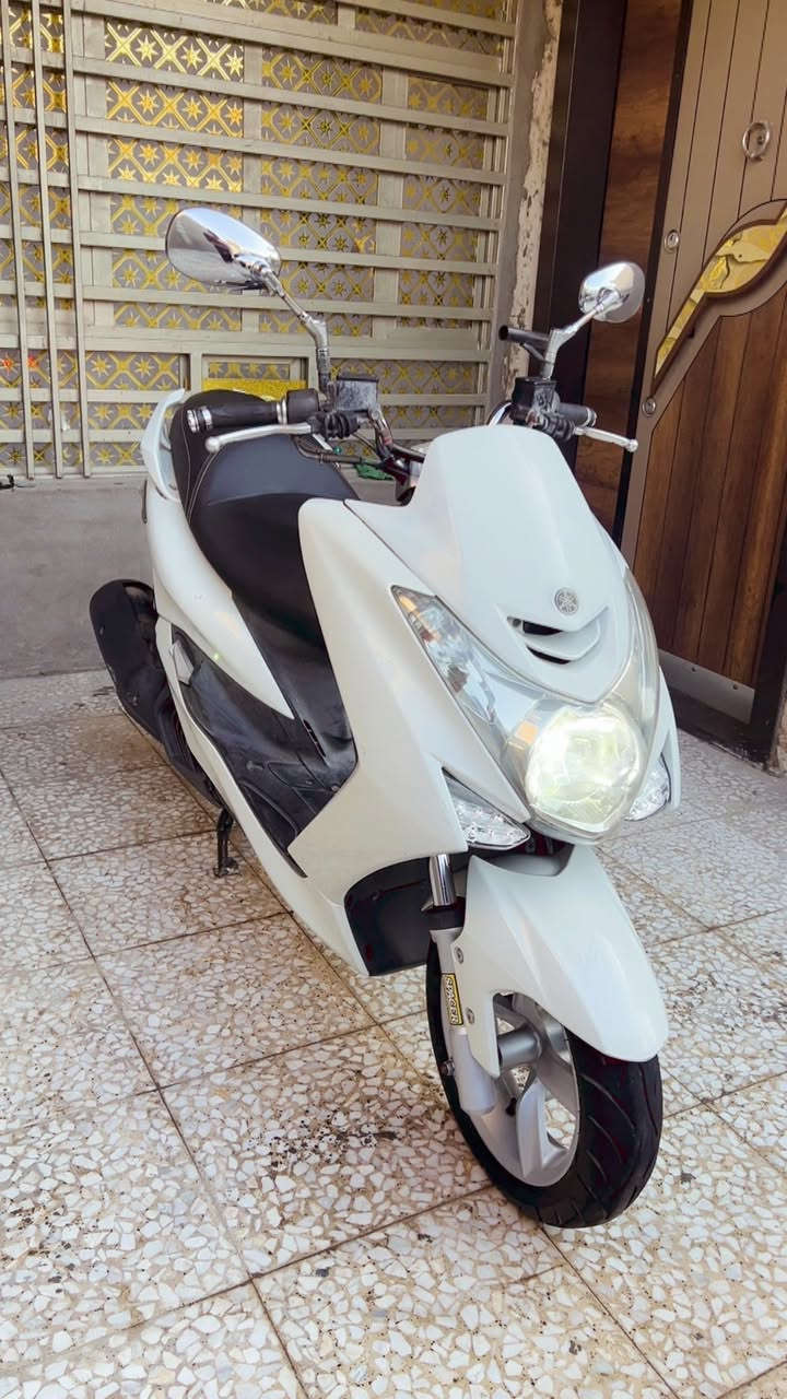 السلام عليكم دراجه ماجستهs صارله3اشهر نازله من الرمبه عله ايدي دراجه جديده اسويجات عدد2 اوراق اصوليه كامله دراجه كل نقص مابيه مكاني كماليه شارع لاصفر*********** ماشيه41
