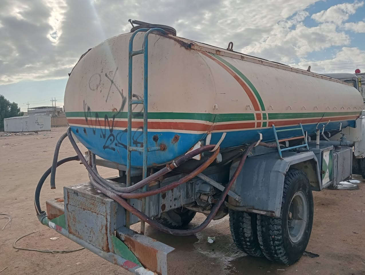 سلام عليكم 
تانكي لبيع مال سكانيا 111 ع شرط طول 6 اله ربع مكاني بالنجف نضيف لا ثقب ولا يخر الستفسار ***********
سعر 3مليون وبيه مجال
