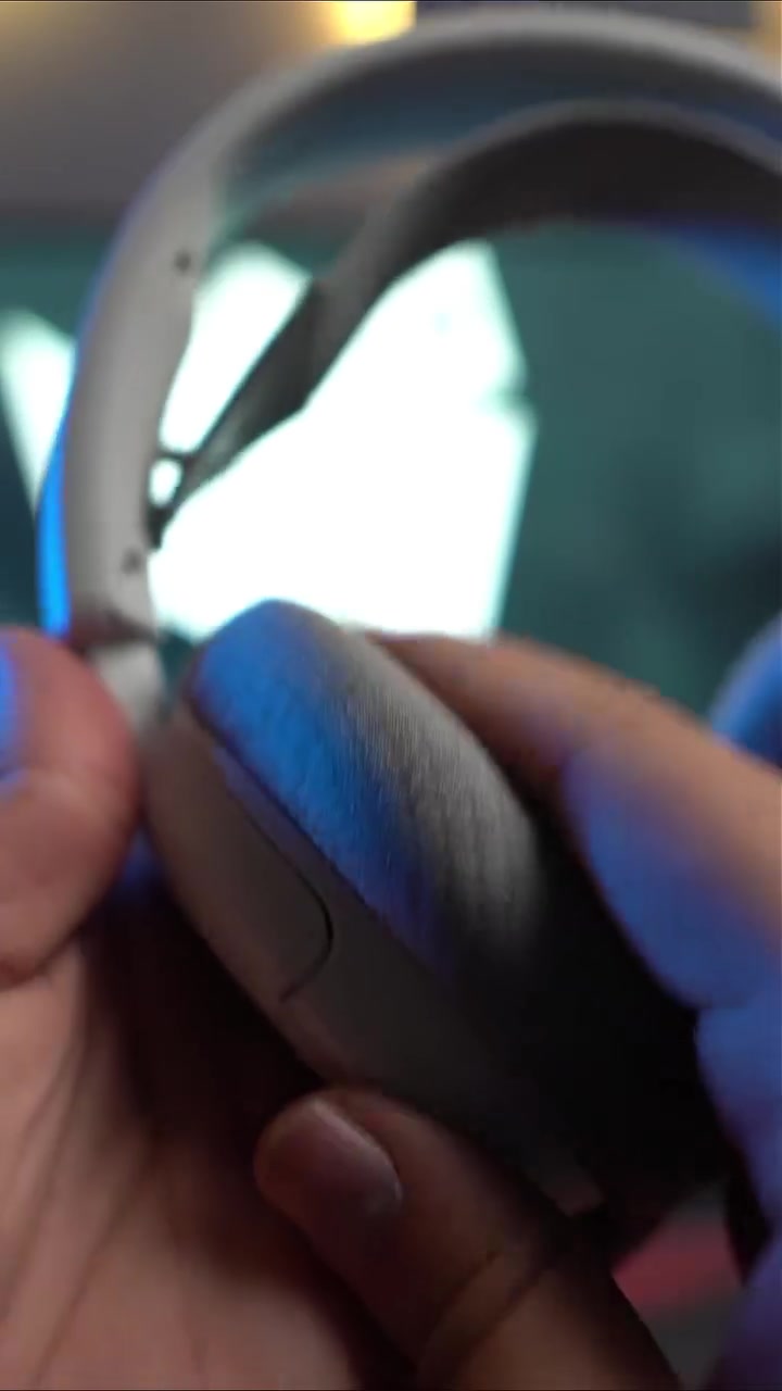 🎧⚔️ مو مجرد سماعة… هاي سلاحك السري بالقيم!
مع SteelSeries Arctis Nova 1 راح تسمع العدو قبل لا يتحرك 😈🔥

💥 صوت خارق يخليك تعيش كل لحظة باللعبة
💥 تحديد خطوات وطلقات بدقة قاتلة 🎯
💥 مايك احترافي… صوتك يبقى صافي حتى بنص الحرب
💥 راحة جبارة تخليك تلعب بالساعات بدون تعب

🎮 من تدخل القيم… السيطرة تصير إلك
لا لاگ… لا تشويش… بس فوكس وفوز 🏆🔥

PUBG 🔥 Warzone 🔥 Valorant 🔥 Fortnite
كل لعبة تتحول لمعركة حقيقية مع Arctis Nova 1

🚨 إذا تريد تسمع كل تفصيل وتتفوق على خصومك…
هاي السماعة معمولـة إلك! 🎧👑


**إذا كنت صاحب هذا الإعلان وتريد حذفه لأي سبب، رجاءا أرسل رسالة إلى الدعم الفني**