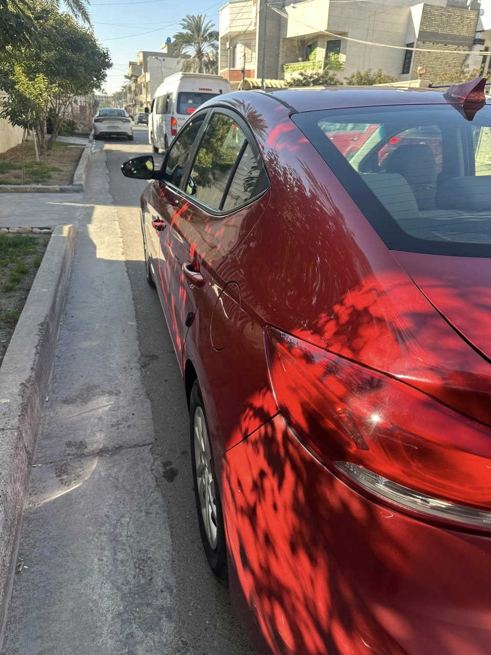 السلام عليكم 

النترا موديل 2017  SE  وارد امريكي 
مكينة 2000 Dohc وكير AT المرغوب 
حادث بنيد وجاملغ  بدون ايرباك بدون دواخل
وصور الحادث موجودة 
مواصفاتها
8 ايرباك  
3 وضعيات قيادة   Sport و Normal و Eco  
شاشة جبيرة بلادية تدعم ابل كار بلي 
‏Abs
كاميرا خلفية 
تراكشن كونترول 
تحكمات ستيرن جهتين
و بيها بارد بين البابين ميبين 
السيارة بأسمي تحويل شوكت متريد مكاني بغداد الاعظمية 126 و بيها مجال قليل ***********
